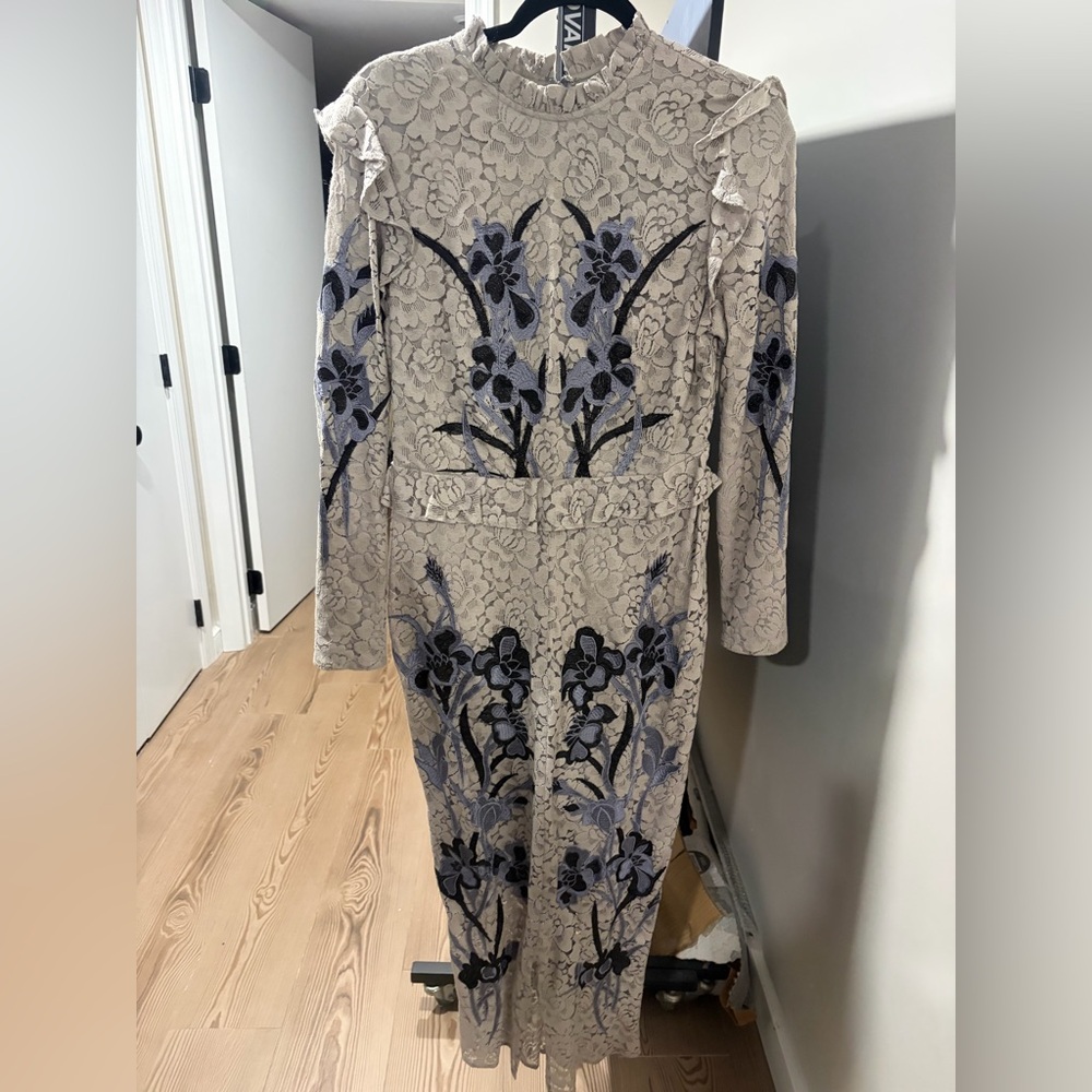 Hope and Ivy Grey Floral Lace Long Sleeve Dress